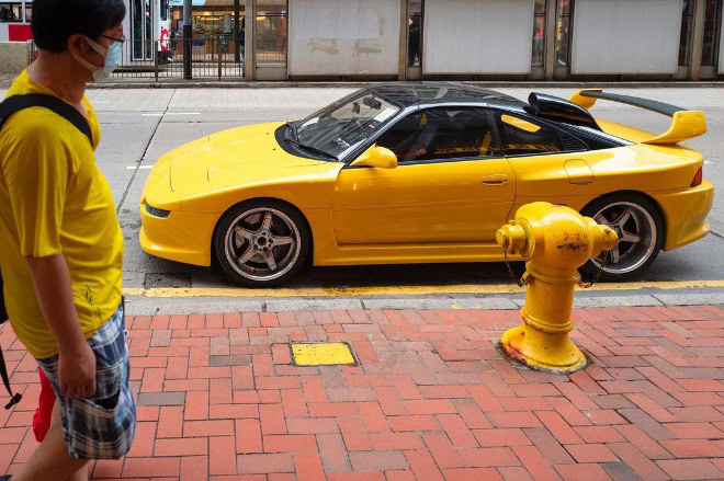 Accidentally funny street photo by Edas Wong.